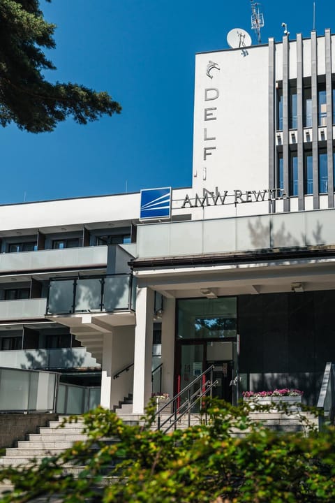 Property building, Day