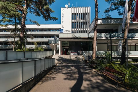 Property building, Day, Garden, Garden view