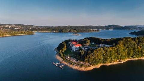 Property building, Day, Natural landscape, Bird's eye view, Sea view