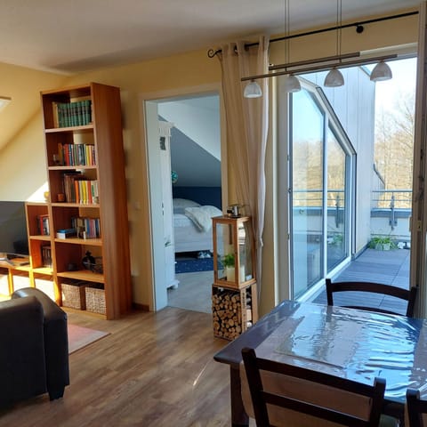 TV and multimedia, Balcony/Terrace, Living room, Seating area, Dining area, Evening entertainment, Bedroom