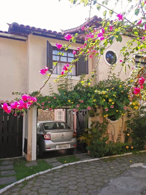 Property building, Facade/entrance, Spring, Garden, Parking