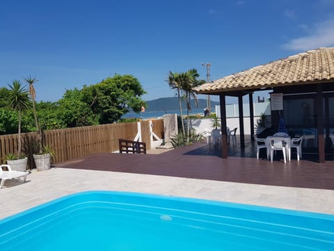 Nearby landmark, Natural landscape, BBQ facilities, Beach, Beach, Swimming pool, Swimming pool