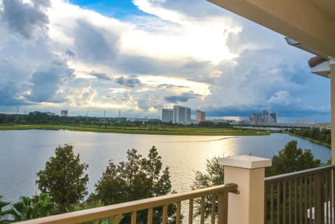 Balcony/Terrace, Lake view