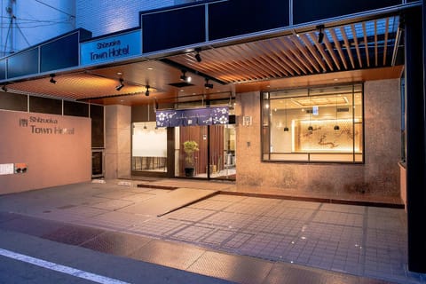 Property building, Facade/entrance, Night