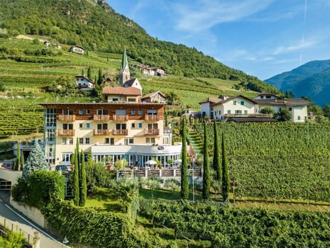 Property building, View (from property/room), Balcony/Terrace, Mountain view, Location