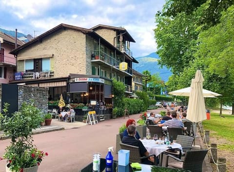 Patio, Restaurant/places to eat