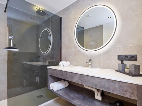 Shower, Bathroom, towels