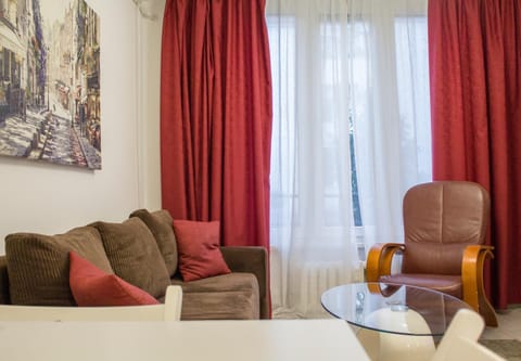 Living room, Seating area