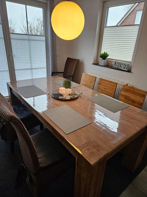 STHS79005-FeWo-Meerruschen House in Ostholstein