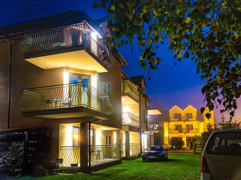 Property building, Communal lounge/ TV room, Food close-up, BBQ facilities, Children play ground, Game Room, Garden, Balcony/Terrace, Beach, Hiking, Cycling, Evening entertainment, Communal kitchen, Pets