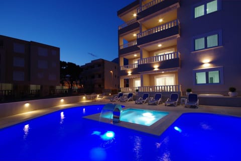 Property building, Swimming pool
