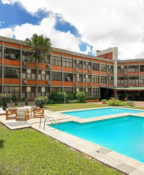 Property building, Garden, Garden view, Pool view, Swimming pool, sunbed