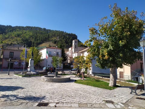Nearby landmark, Neighbourhood, Natural landscape