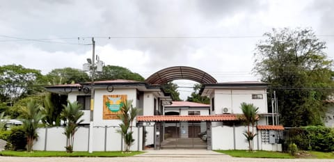 Facade/entrance