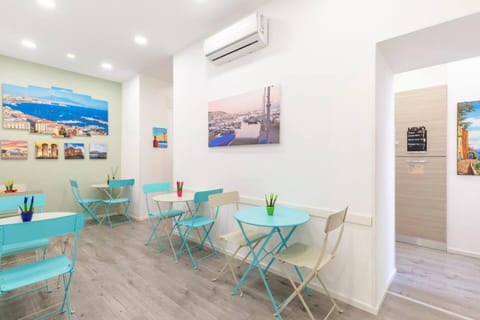 Living room, Seating area, Dining area, Breakfast