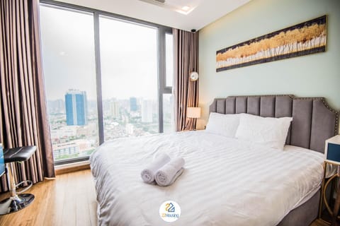 Bed, TV and multimedia, Photo of the whole room, Evening entertainment, Bedroom, City view, Street view, towels