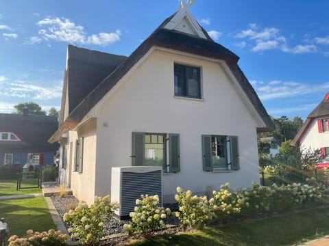 Property building, Facade/entrance, Garden