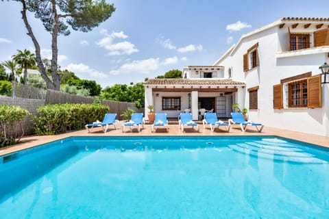 Property building, Swimming pool, sunbed