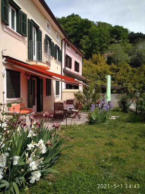 Alle rose barcolane Bed and Breakfast in Trieste