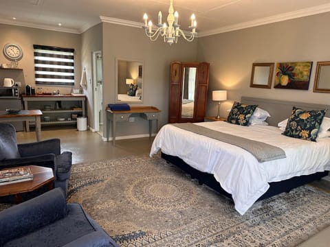 Photo of the whole room, Seating area, Bedroom