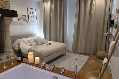 La Suite, love room, Grand Jacuzzi, port de plaisance de Saint Valery En Caux Apartment in Saint-Valery-en-Caux