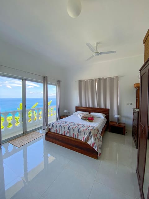 Bed, Natural landscape, Photo of the whole room, Bedroom, Sea view