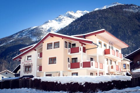 Haus Steinbock Bed and Breakfast in Neustift im Stubaital