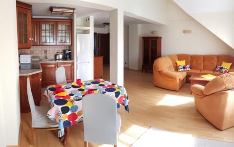 Kitchen or kitchenette, Living room, Photo of the whole room, Seating area, Dining area