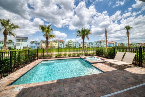 Property building, Patio, Day, Swimming pool, sunbed