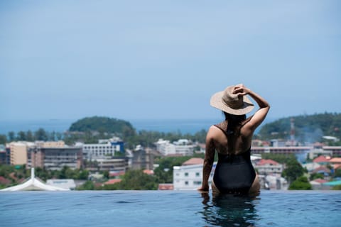 City view, Sea view, Swimming pool