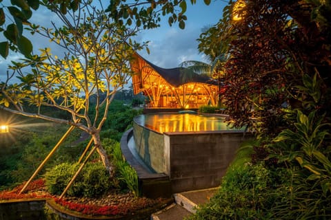 Restaurant/places to eat, Natural landscape, Pool view