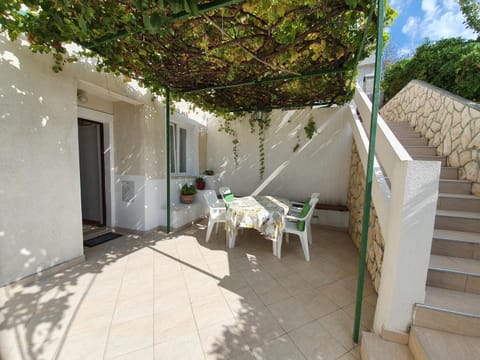 Facade/entrance, Balcony/Terrace