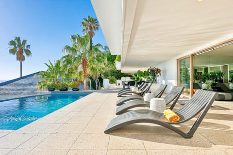 Day, Pool view, Swimming pool, sunbed