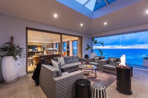 Clifton YOLO Spaces - Clifton Mansion Villa Bed and Breakfast in Cape Town