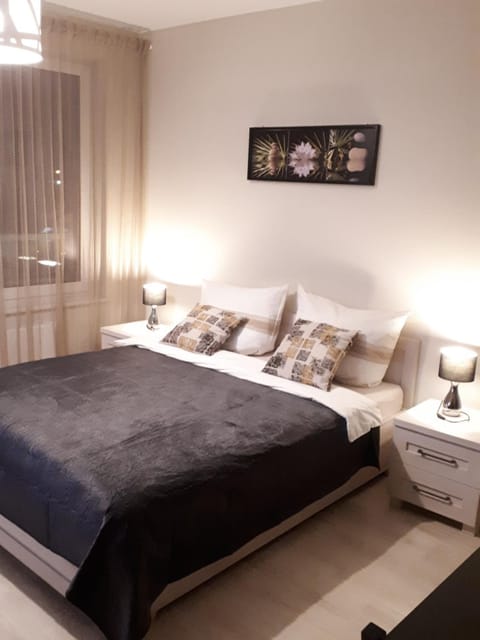 Bed, Seating area