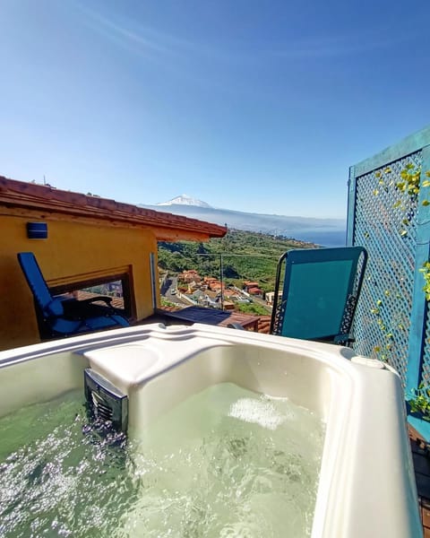 Hot Tub, Solarium, Mountain view, Sea view