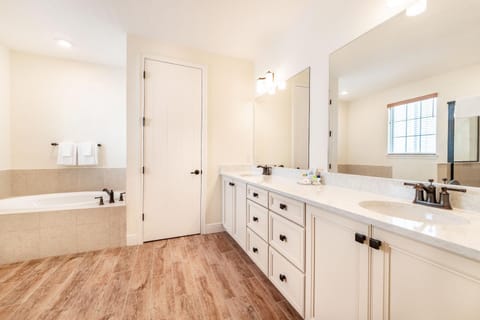 Shower, Bathroom, Bath, towels