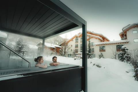 Hot Spring Bath, Spa and wellness centre/facilities