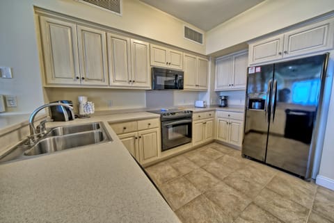 Luxurious Tropical Condo with Breathtaking Gulf View - Unit 2006 Apartment in Upper Grand Lagoon