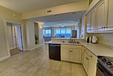 Luxurious Tropical Condo with Breathtaking Gulf View - Unit 2006 Apartment in Upper Grand Lagoon