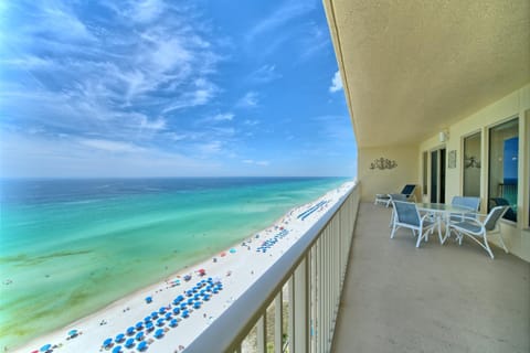 Relaxing Beachfront Condo with Beach Access - Unit 1603 Apartment in Upper Grand Lagoon
