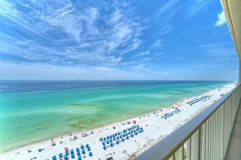 Relaxing Beachfront Condo with Beach Access - Unit 1603 Apartment in Upper Grand Lagoon