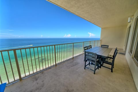 Wondrous Condo with Beach Access and Poolside Beach - Unit 2103 Apartment in Upper Grand Lagoon