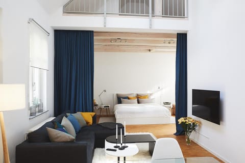 Bed, TV and multimedia, Living room, Seating area, Bedroom