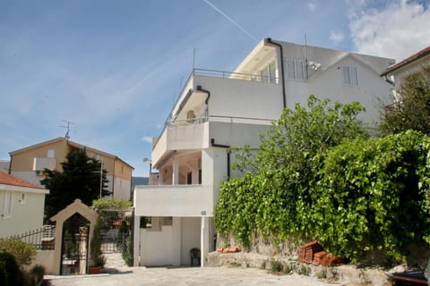 Property building, Day