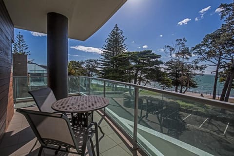 Sea view, Street view