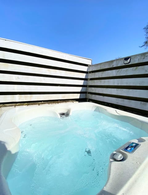 Otter 2 HuntersMoon- Warminster-Wiltshire-Bristol House in Warminster