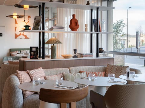 Property building, Restaurant/places to eat, Food and drinks, Food