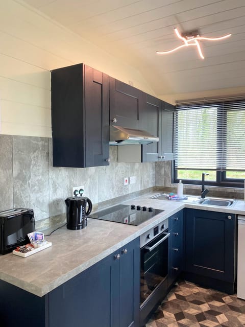 Magpie 6 HuntersMoon-Warminster-longleat-Bath House in Warminster