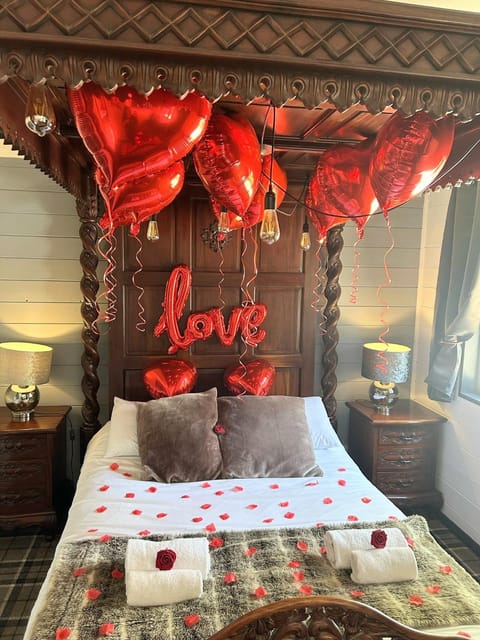 Magpie 6 HuntersMoon-Warminster-longleat-Bath House in Warminster